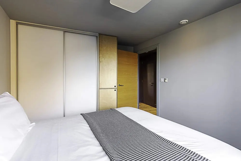 Bermondsey Bliss: Views, Comfort, and City Access!