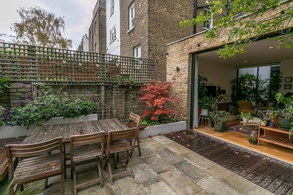 Modern 2 Bedroom Garden Apartment in West Hampstead