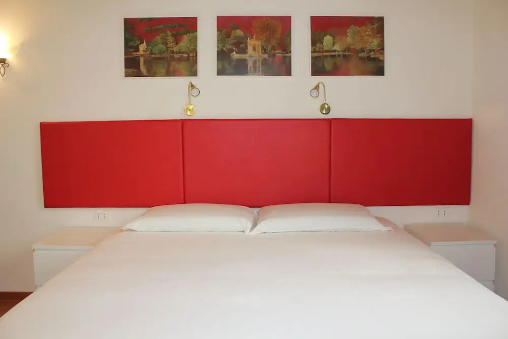 Superior Relais FCollection Temple View
