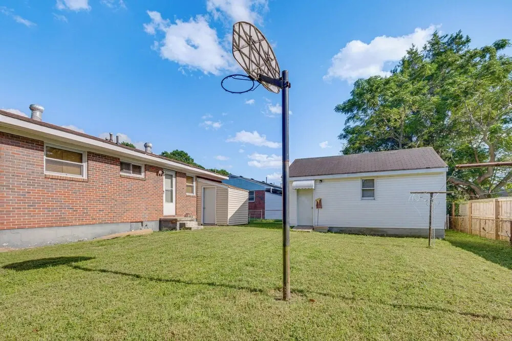 4 Mi to Dtwn: Home w/ Fenced Yard in Portsmouth!