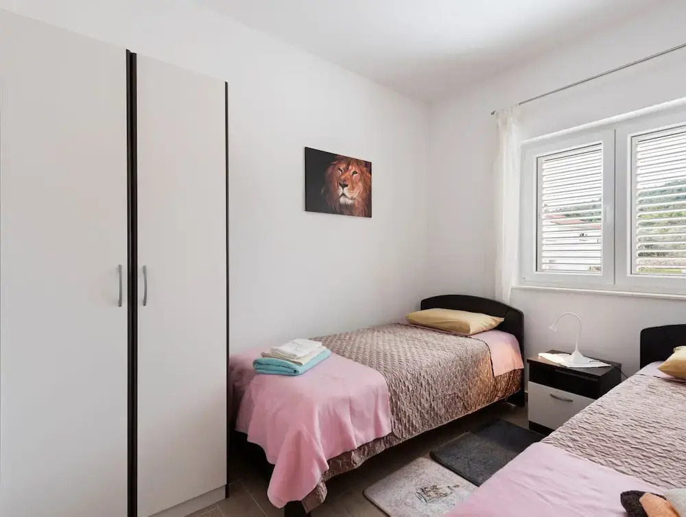 Simplistic Apartment in Neviđane with Balcony