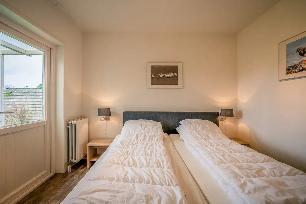 Modernly Furnished 6-person Bungalow in the Seaside Resort of De Koog