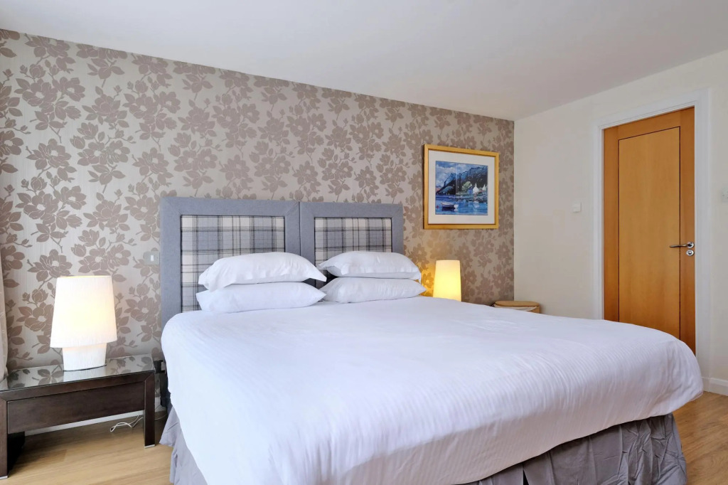 Deluxe and Secure Apartment Close to Aberdeen City Centre