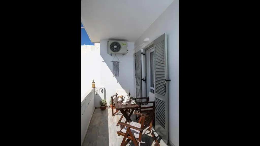 "aretis Apartment"- At The Foothills Of The Castle