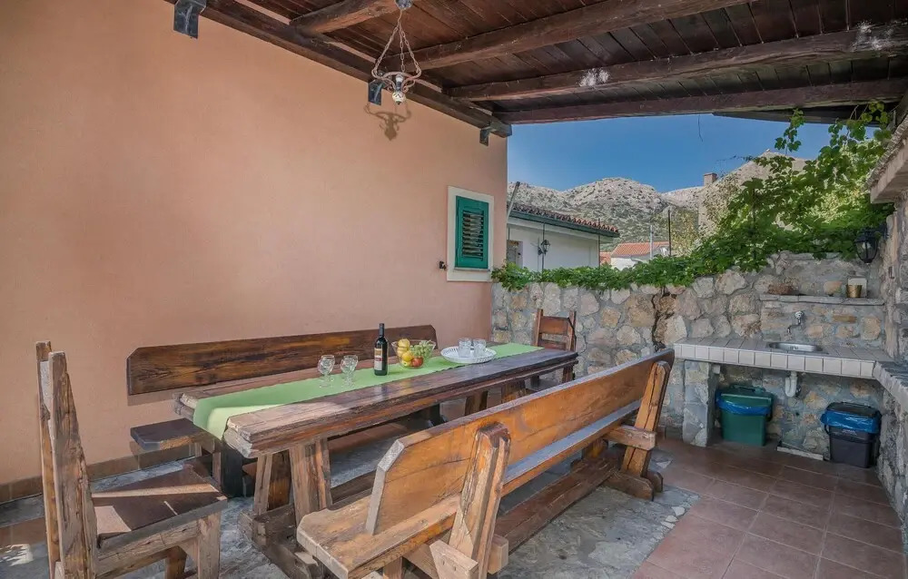 Nice Home in Draga Bascanska With Wifi and 5 Bedrooms