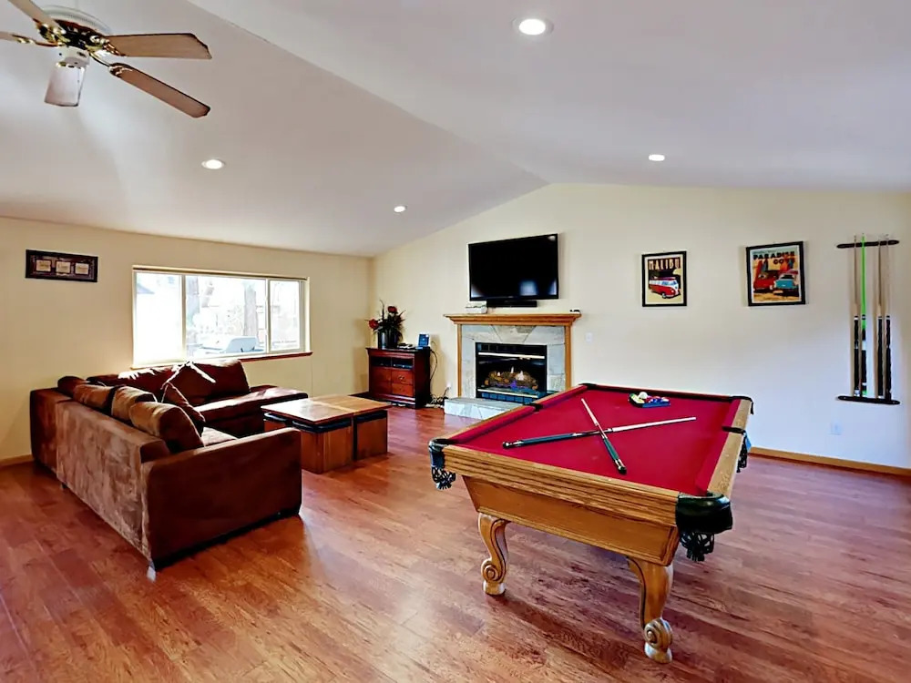 4BR South Tahoe Hot Tub Haven by RedAwning