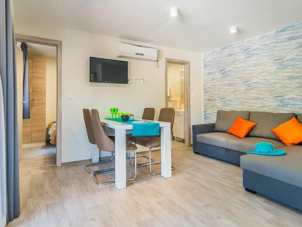 Nice Chalet With 2 Bathrooms and a Dishwasher Near Pula