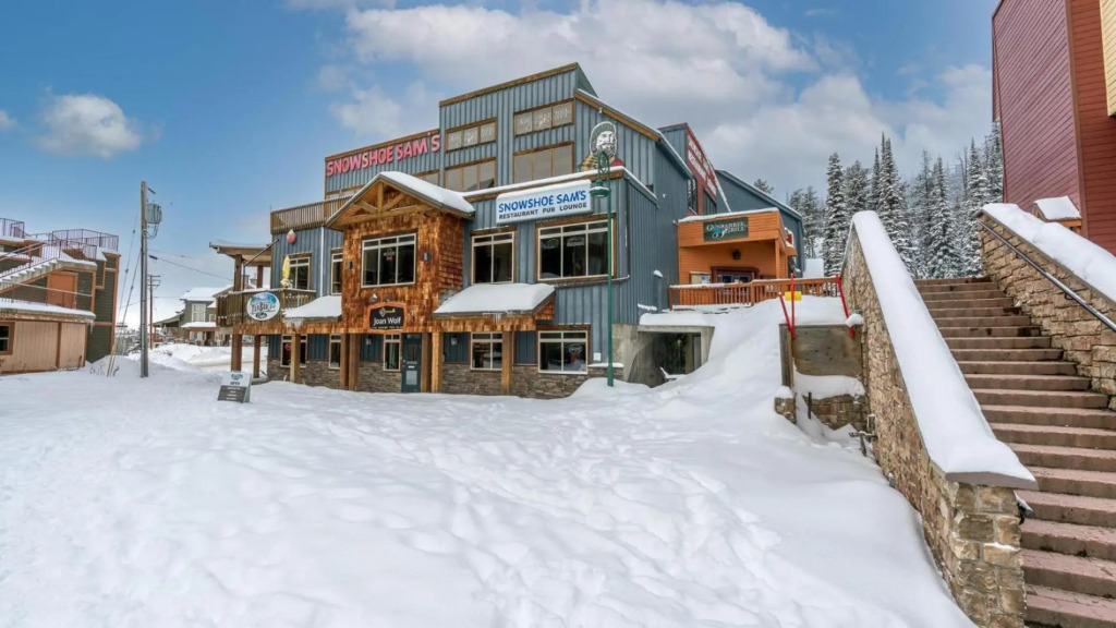 Raven's Nest - Luxury Pet Friendly Condo w/ Private Hot Tub & Mountain Views