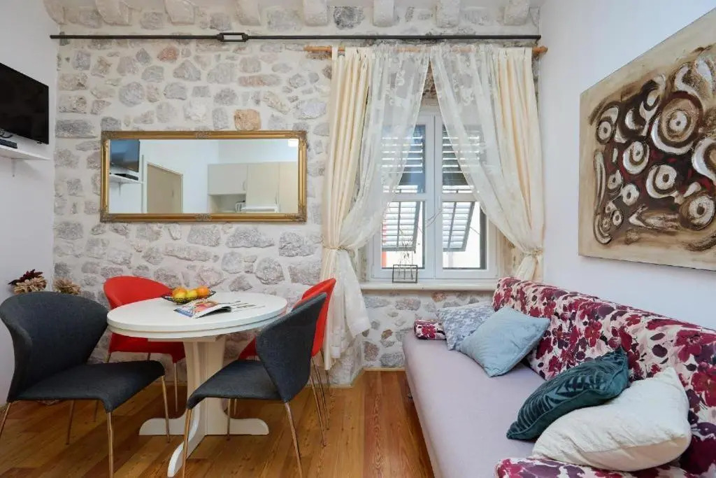 Festa Apartments & Rooms
