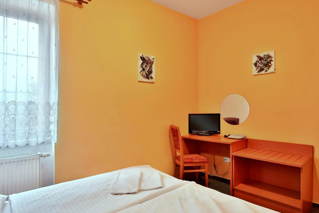 Attic Hotel