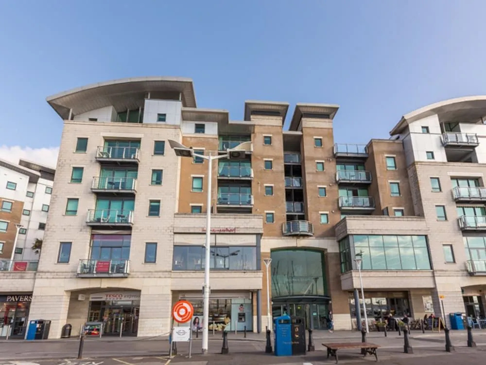 Peregrine - Poole Quay Location with Partial Harbour Views