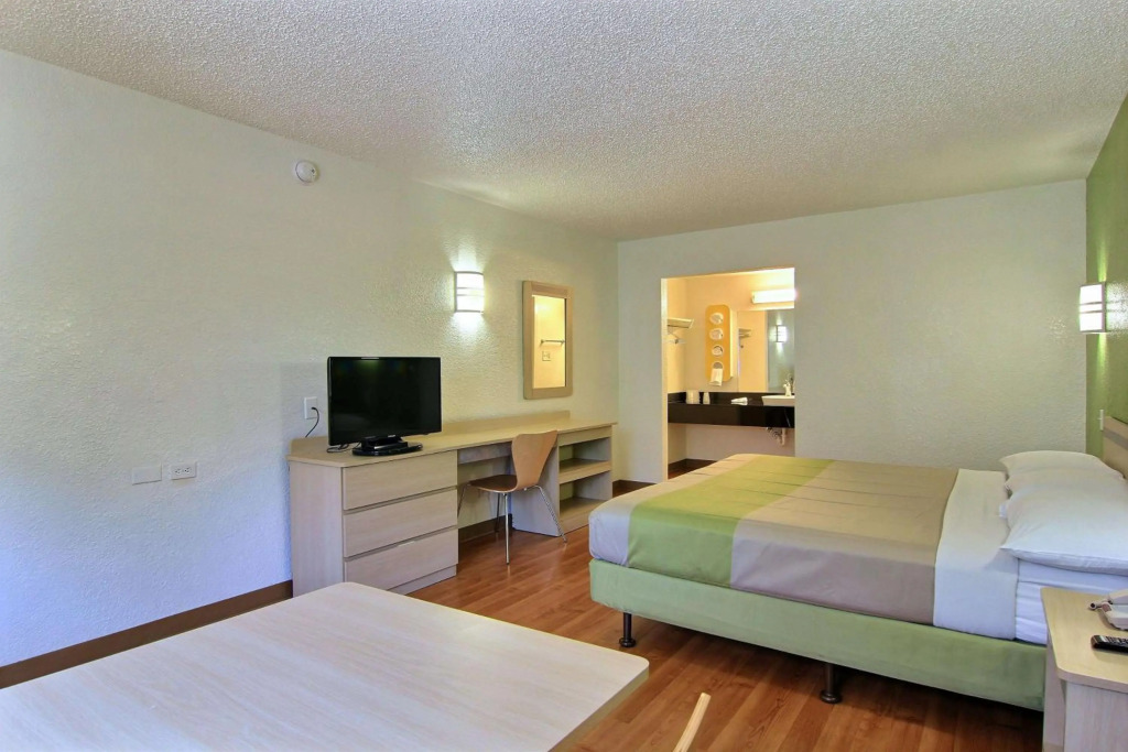 Motel 6 Austin, TX - Central Downtown UT