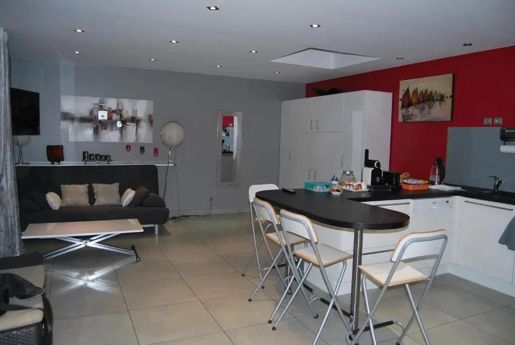 Loft, avec piscine privative, à 15 minutes à pied du centre ville