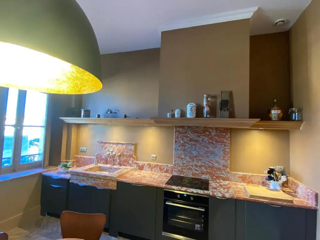 Demeure Saint Louis, Cité 10mn à pieds, PARKING Privé, BORNES 7,2 KW, AC, FULL WIFI