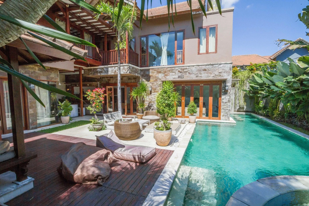 Villa Martine - Fantastic 5BR Villa - Perfect Location in Seminyak