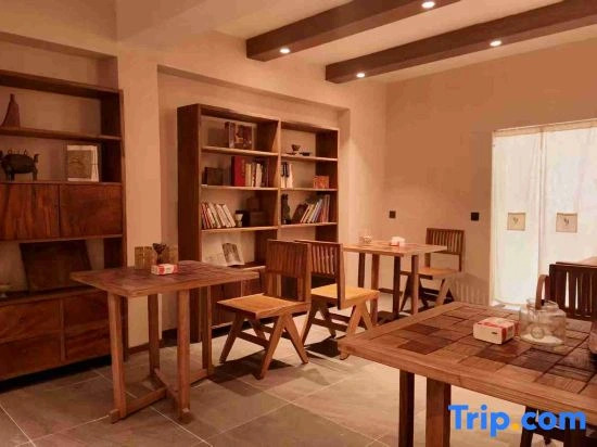Under the Camphor Tree Guesthouse