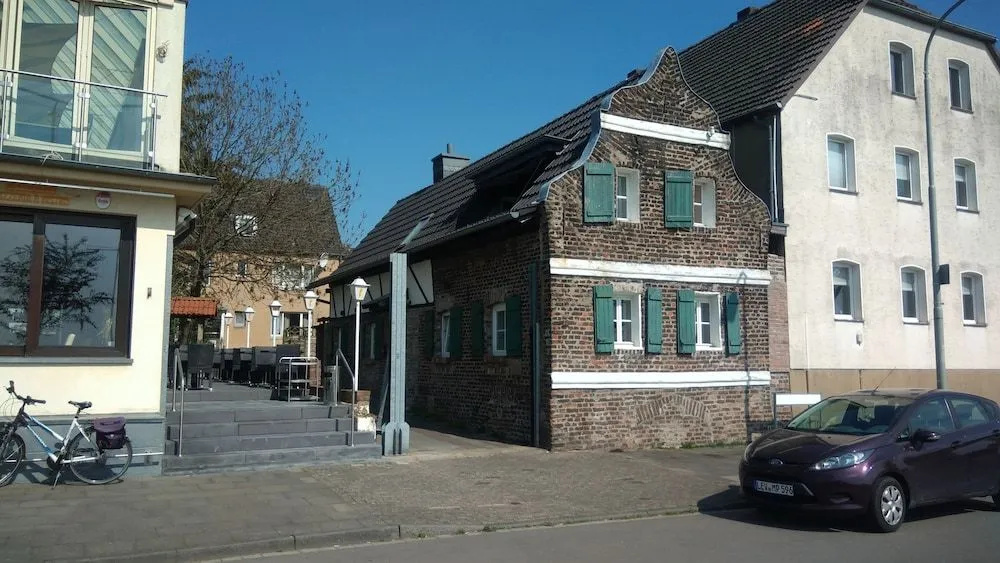Rheinufer Lodge