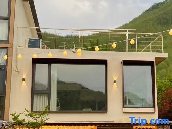 Jing County Moon Bay Homestay