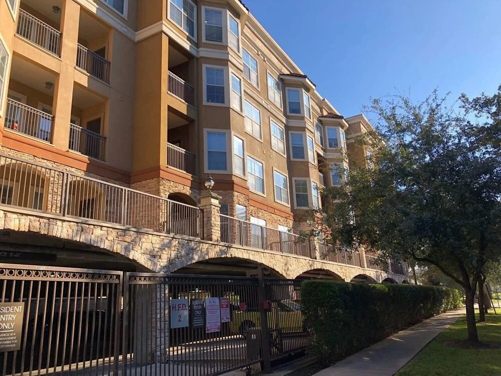 FRONTDESK Residences at Gramercy Apts Houston
