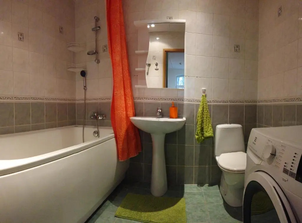 Bright and cozy city center 1 br ap, Free parking!