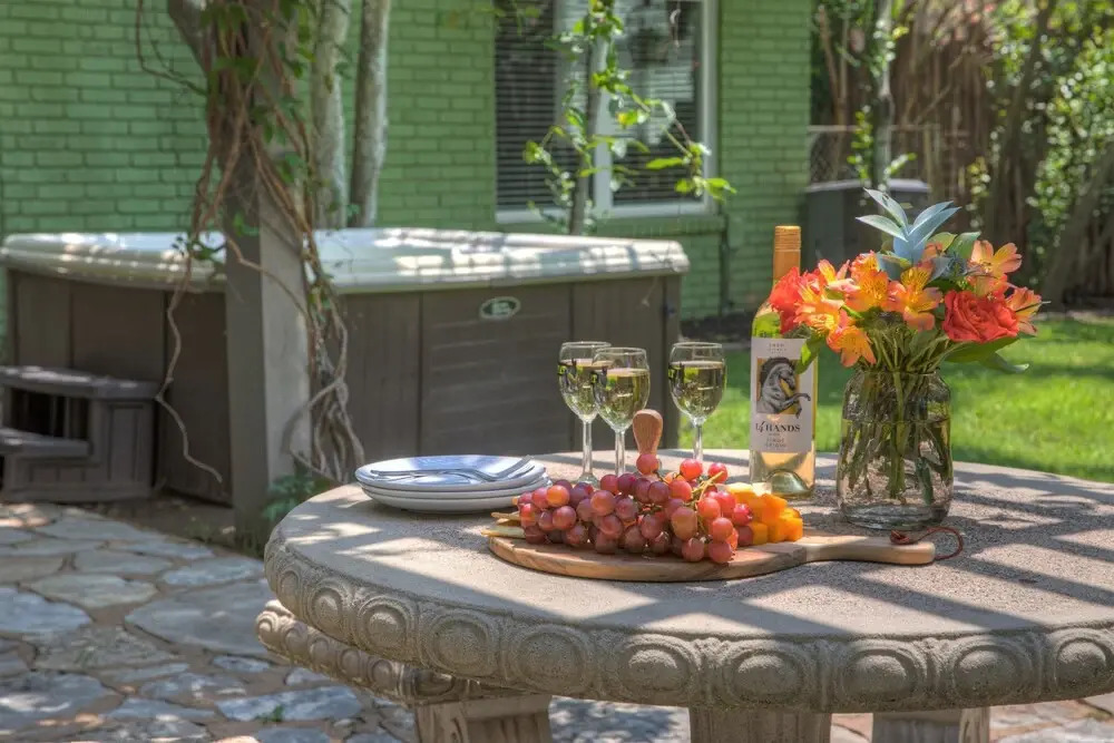 Gorgeous Home 2 Blks to Main St With Pool and Spa!