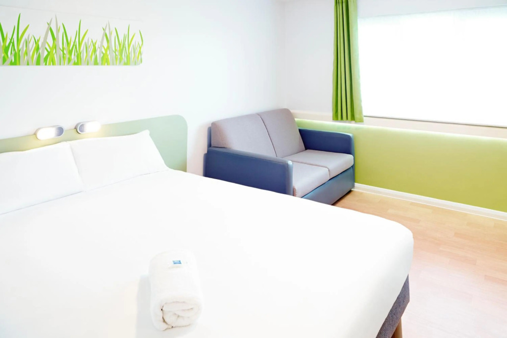 Warrington Motel, J20 M6 Lymm Services