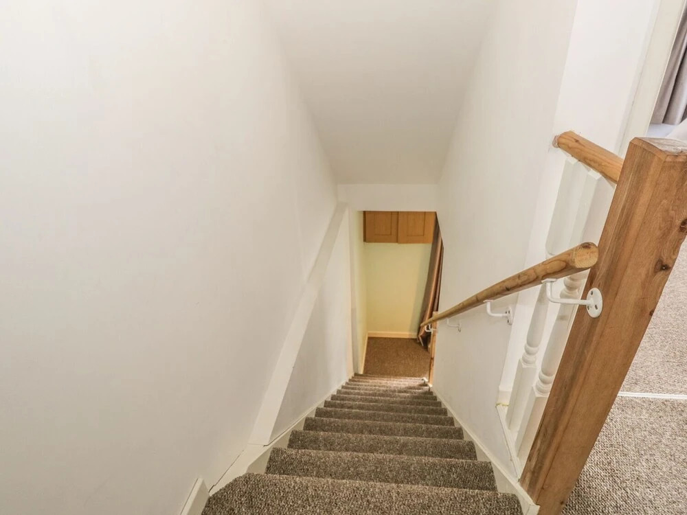 2 Park Nook Close
