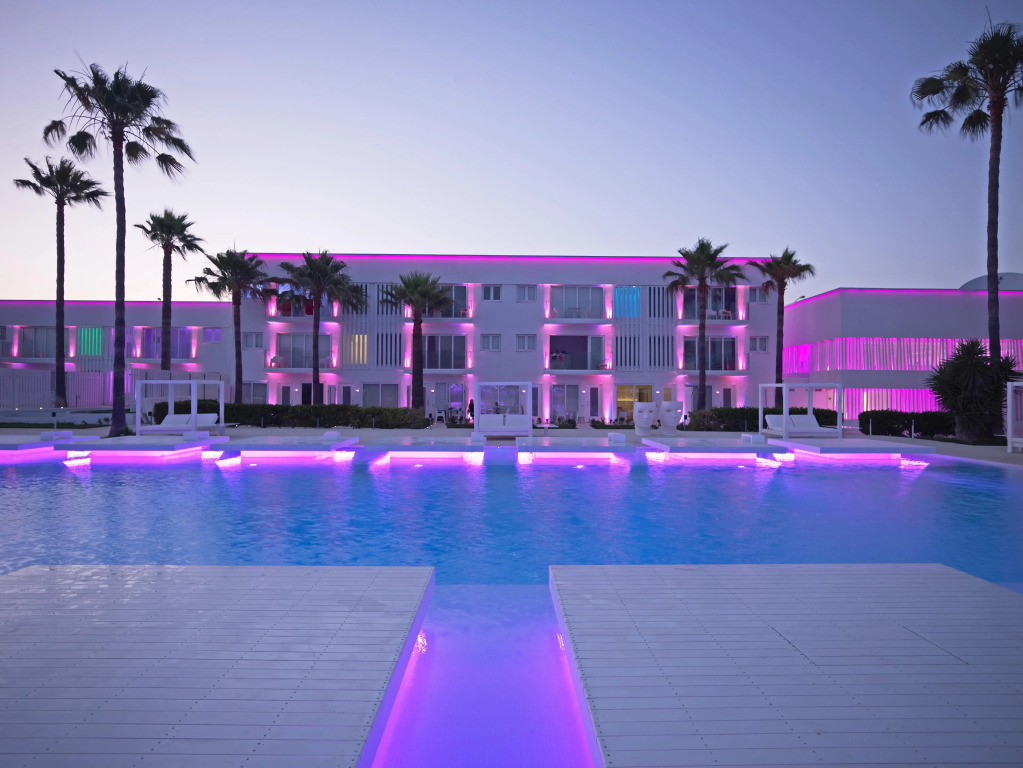 So White Beach Resort