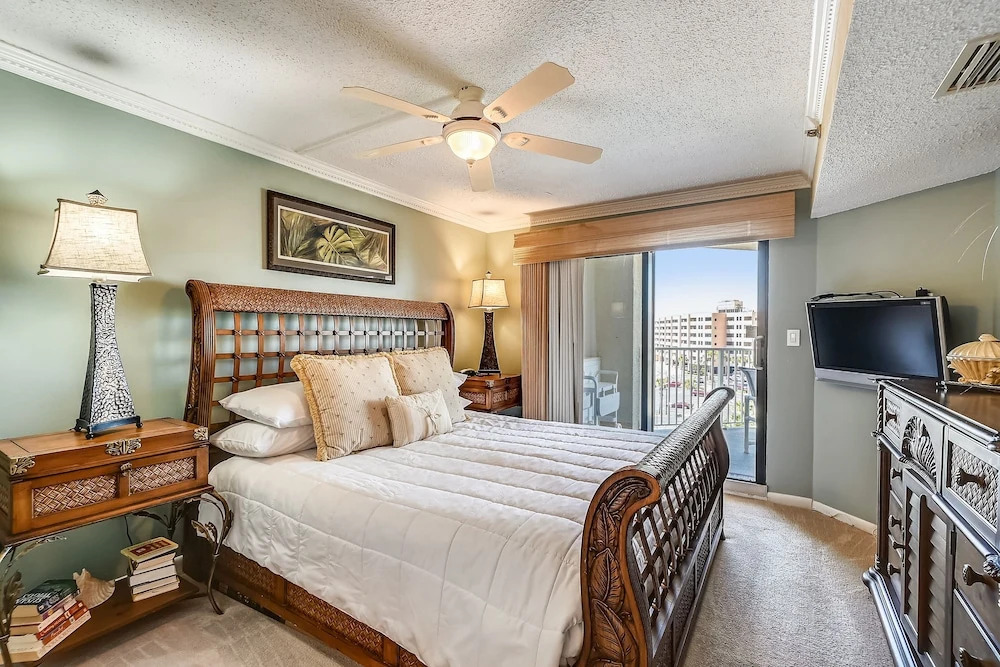 Inlet Reef 510 2 Bedroom Condo by RedAwning