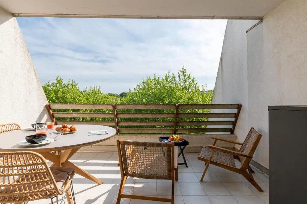 Studio mignon avec terrasse quartier du golf