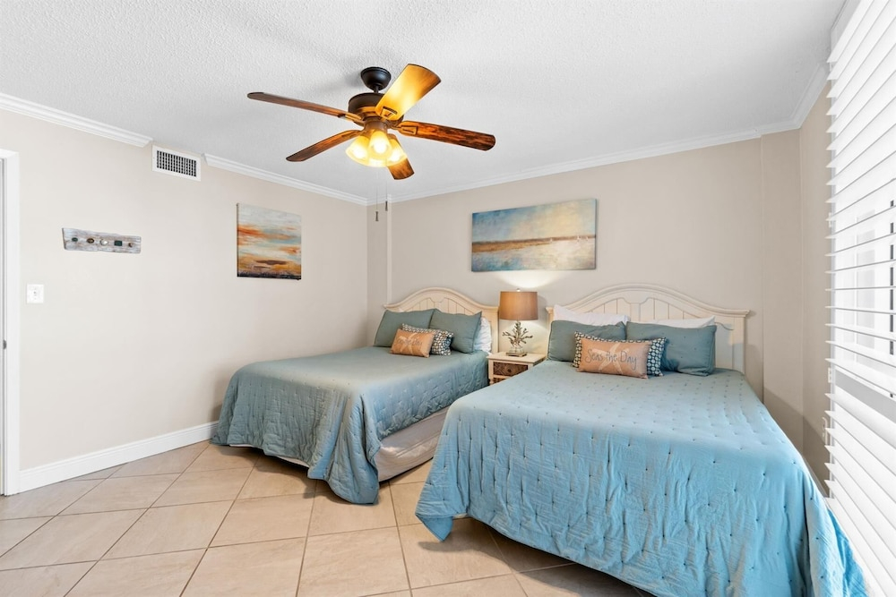 Shoreline Towers 1086 3 Bedroom Condo