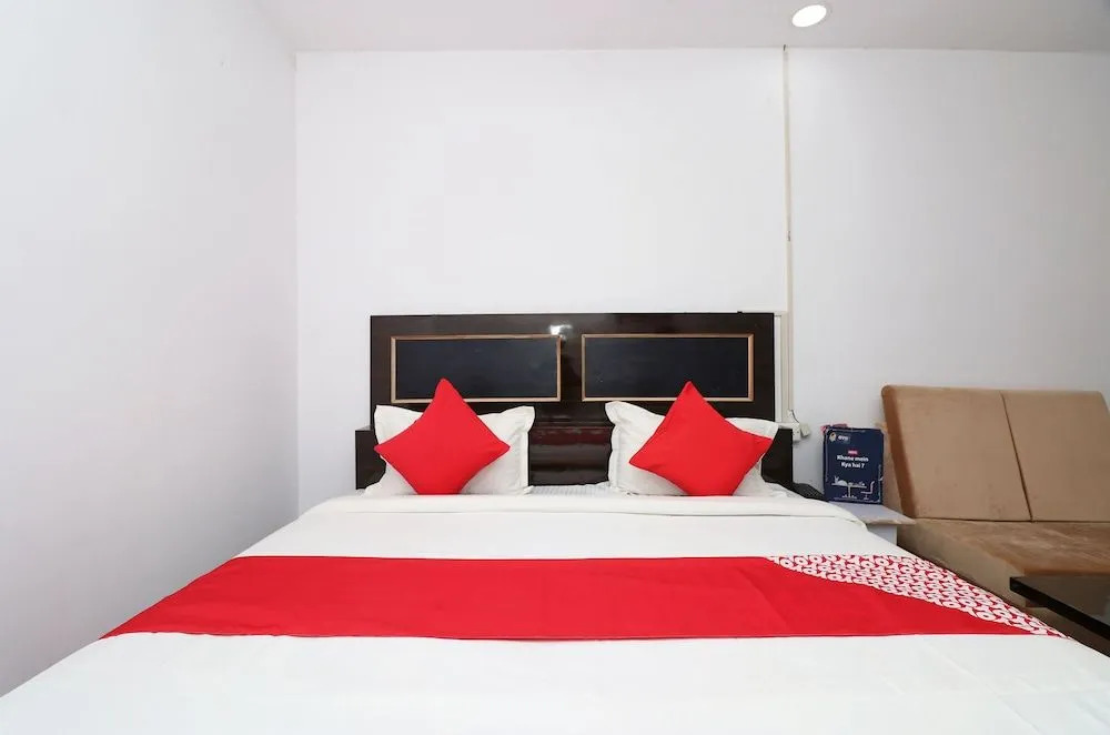 OYO Flagship 23207 Hotel Raj Shree