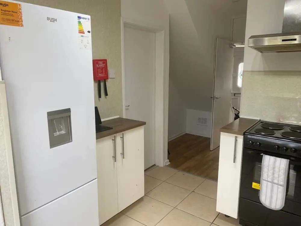 Birmingham - 4BR - Sleeps 9 - Parking - Garden