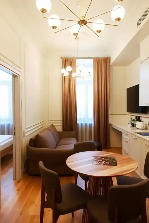 Roze Center Apartments