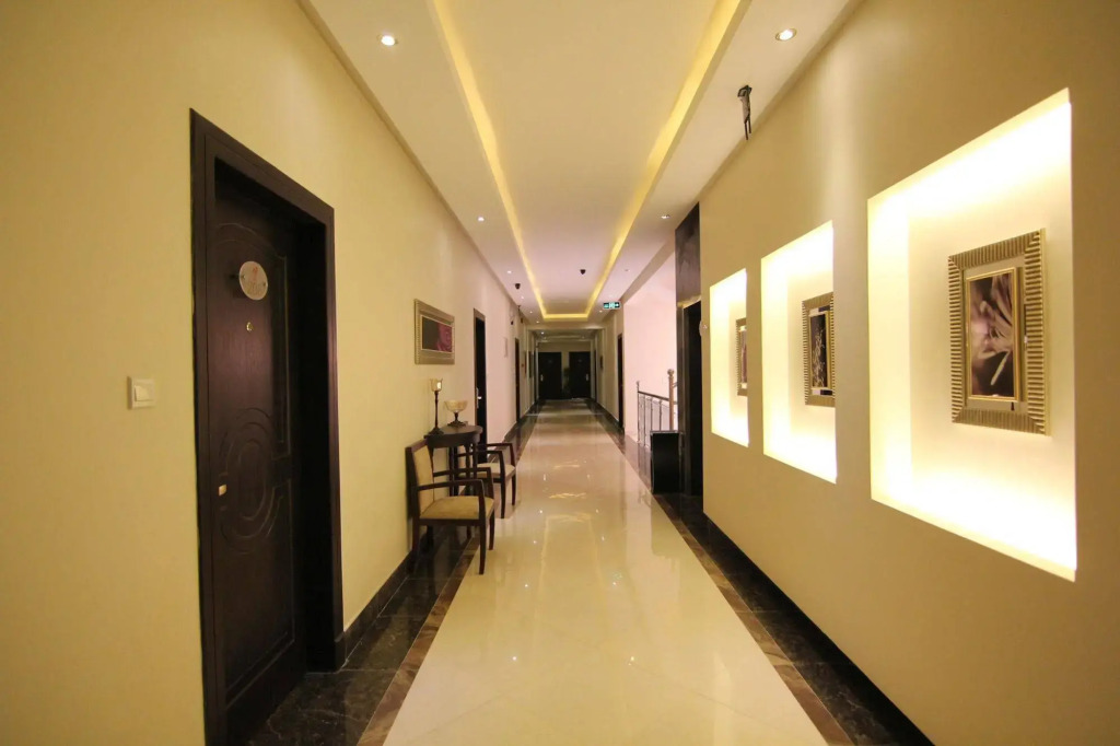 Flora Hotel Suites