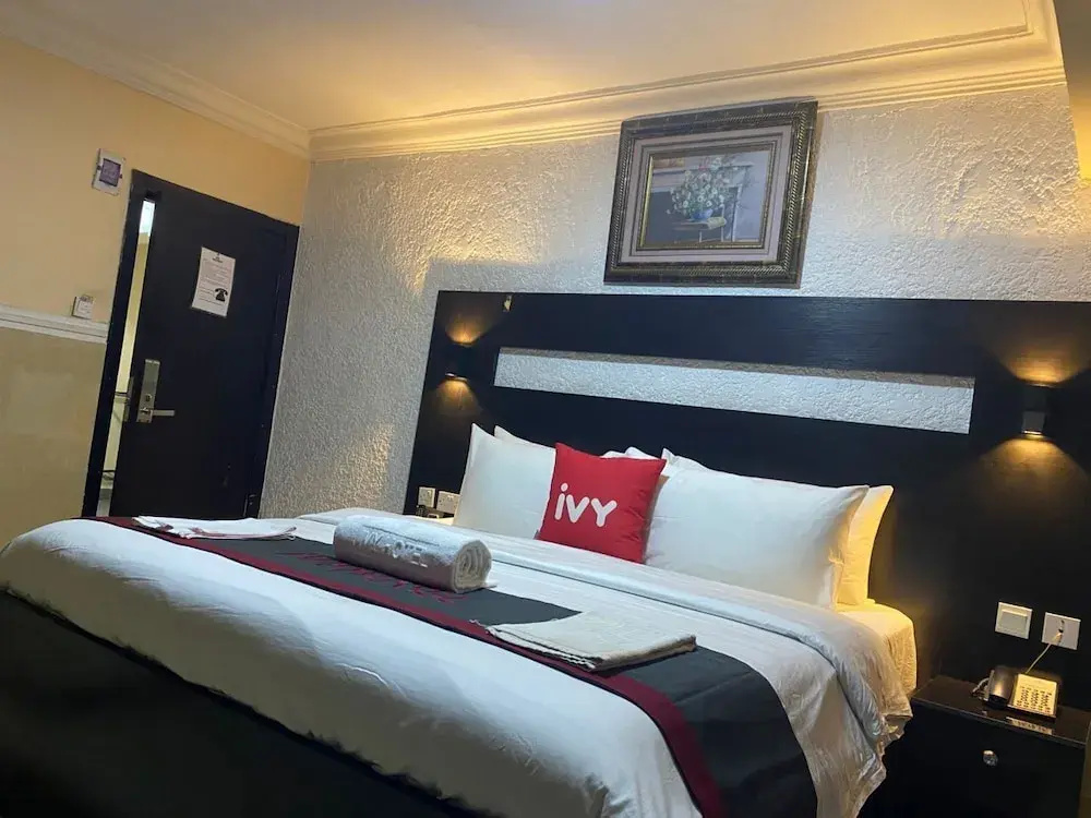Aotel DawnCarrington Hotels & Suites