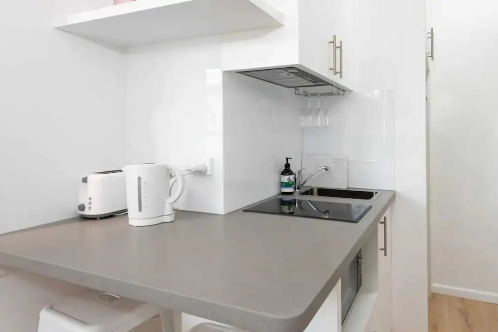 Lovely Studio With Free Parking in East Melbourne!