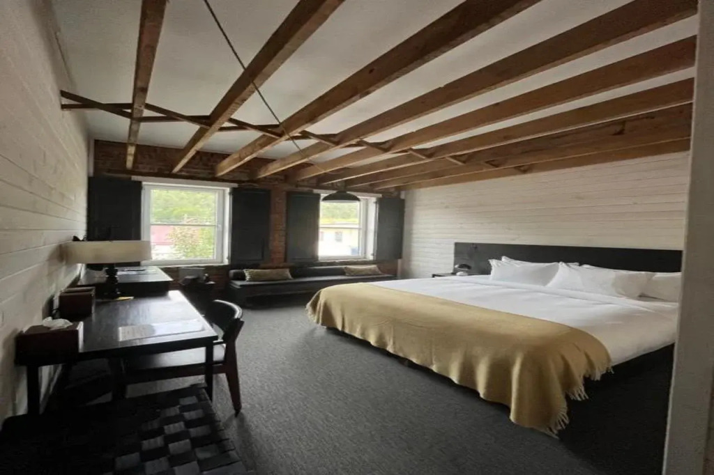 Eleven Revelstoke Lodge