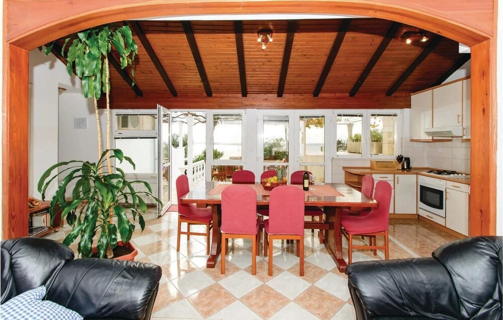 Beautiful Home in Dubrovnik With Wifi and 4 Bedrooms