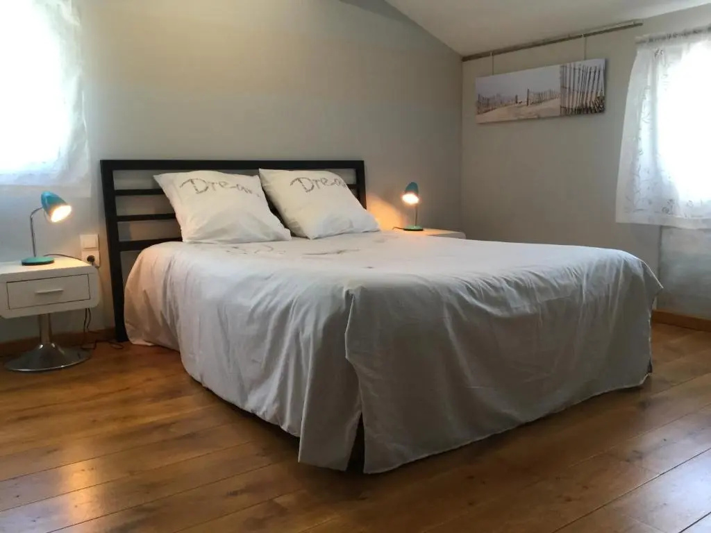 air-conditioned family house with fenced pool in fontvieille in the alpilles, sleeps 8