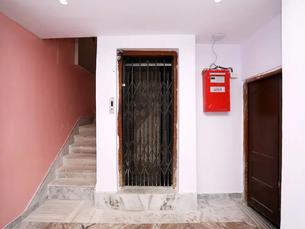 OYO Flagship 19290 Bag Bazaar