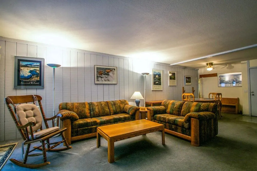 Summit 41 Spacious and Stones Throw to Eagle Lodge by RedAwning