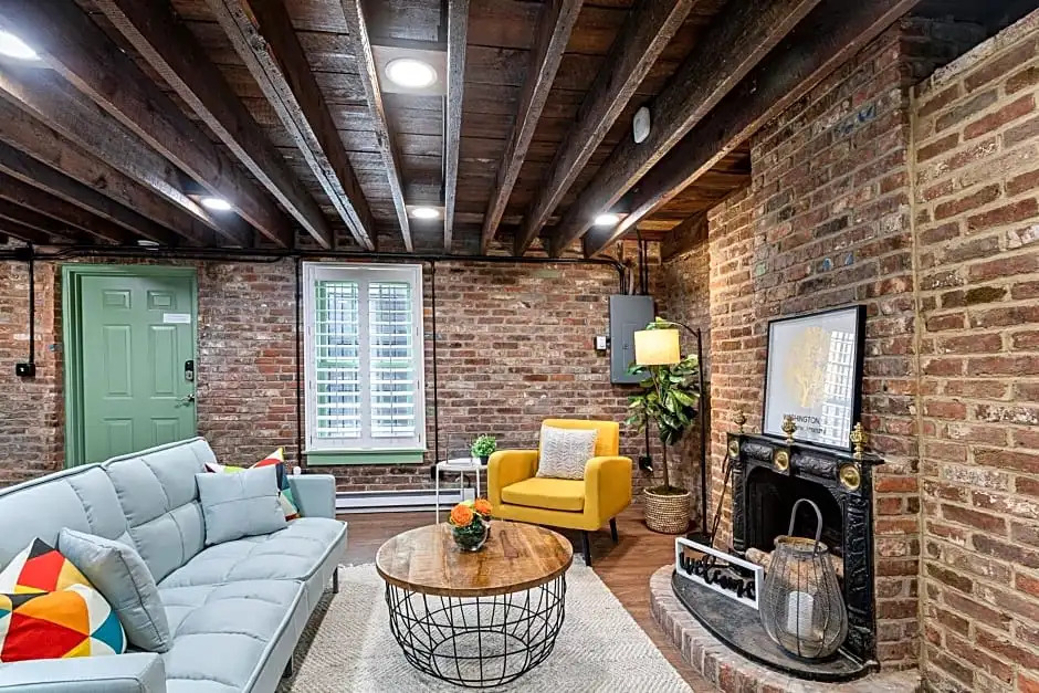 Private Loft Carriage House Walk Score 95