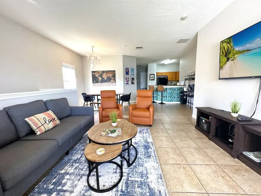 Very Near Disney 3 Bd Condo Walmart 1 min Away