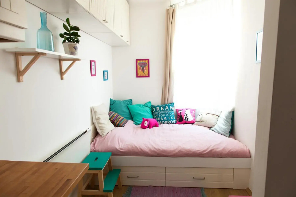 Self check-in eco studio - free street parking closeby
