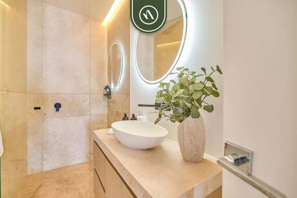 Luxury 1BR Condo With Private Terrace - Ocean View