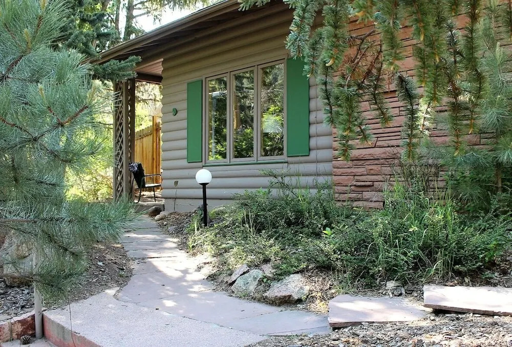 Sunnyside Knoll: 9 1 Bedroom Cabin