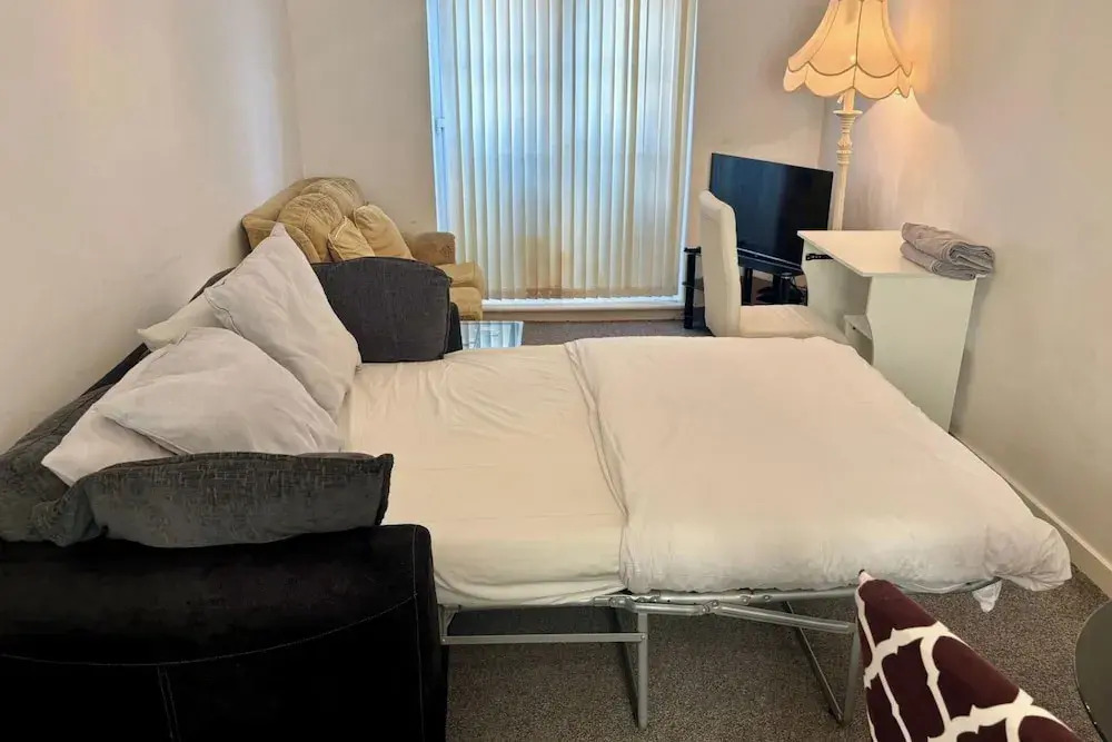 2 Bed Wolverhampton Apartment-sleeps 5