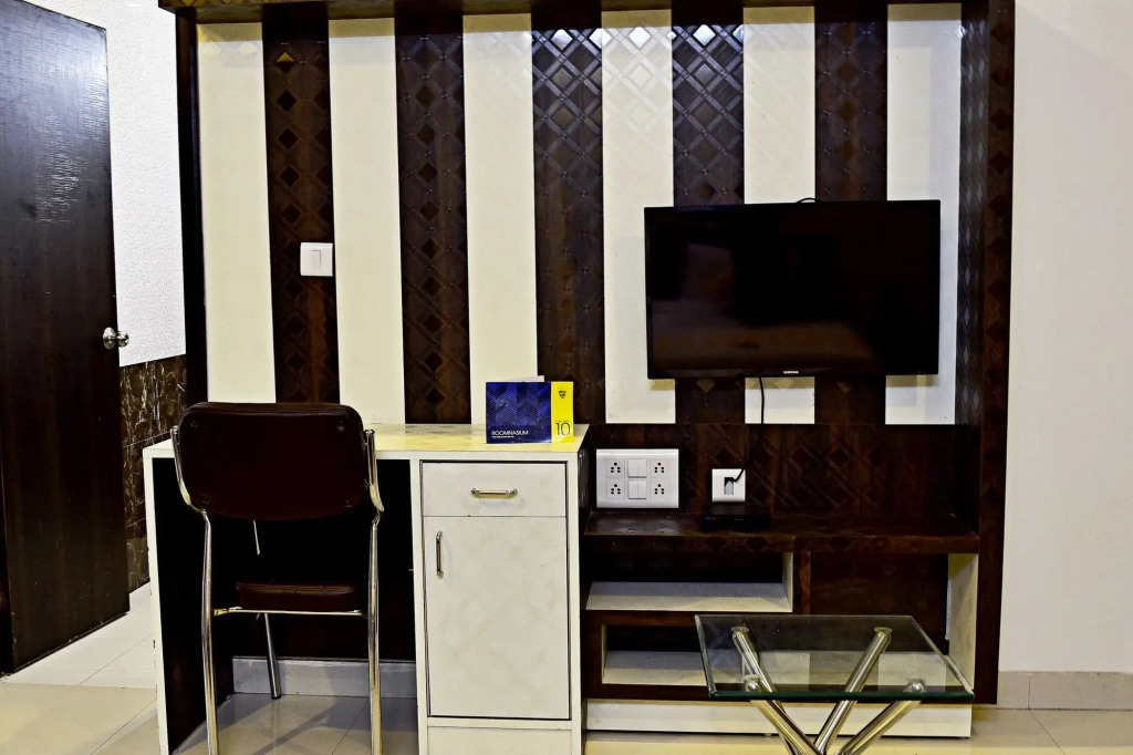 Fabhotel Wood Stay Inn