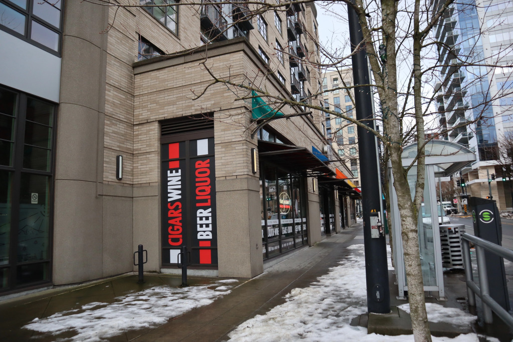 Recently Upgraded 1BR Apt – Downtown Location